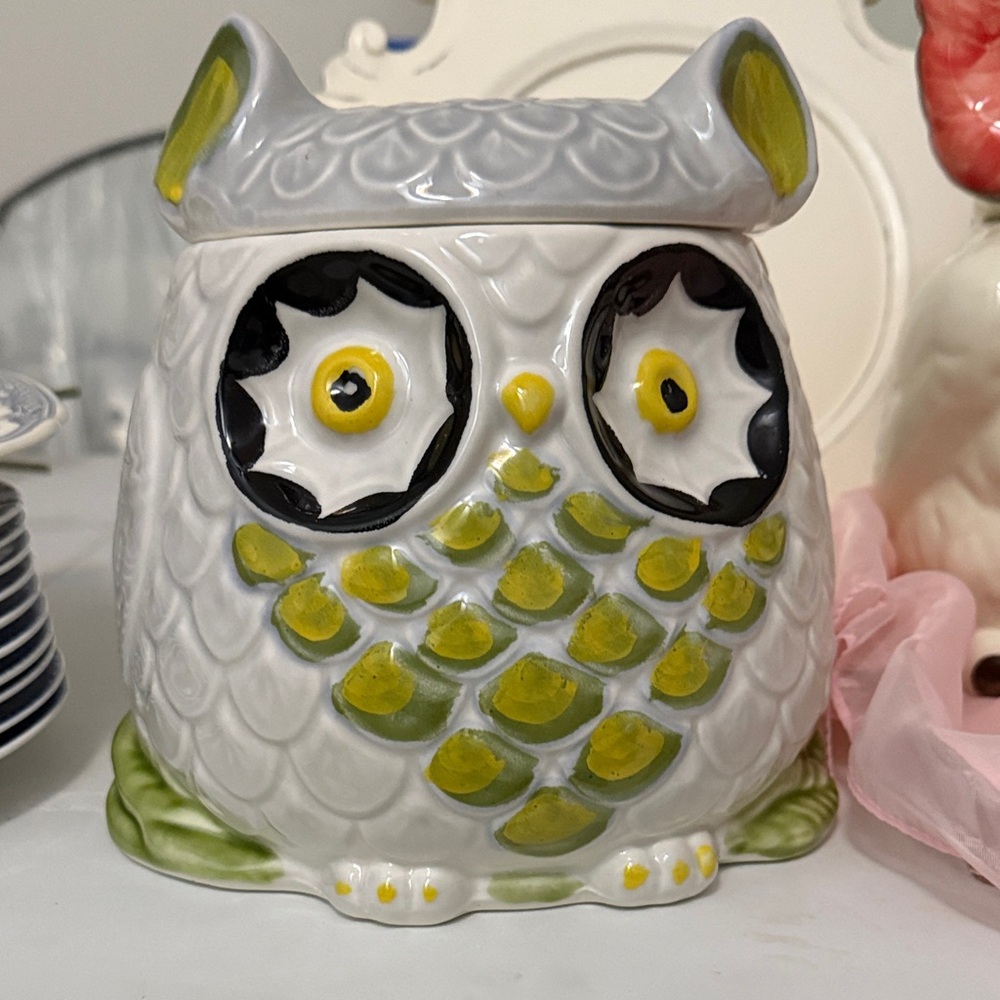 Anthropologie Owl Cookie Jar - White and Yellow Home Art